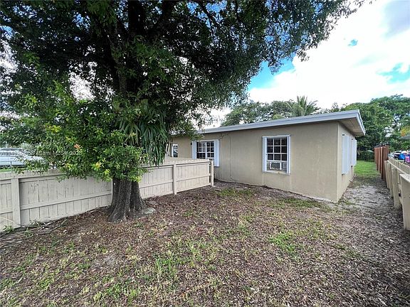 3rd image of 3613 SW 12th Ct