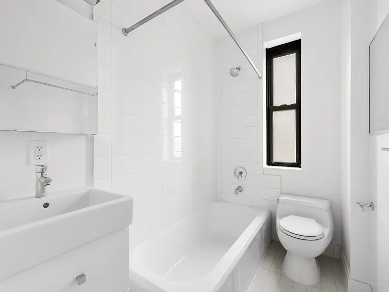 252 E 61st St #S5D — Photo 11