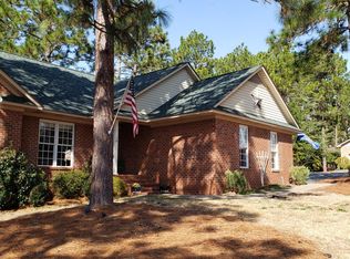 10 Greenbrier Ln, Pinehurst, NC 28374