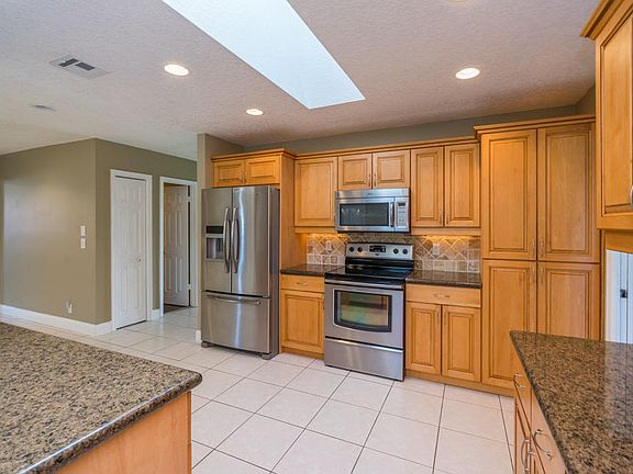 4th image of 37 Cedar Hill Ln