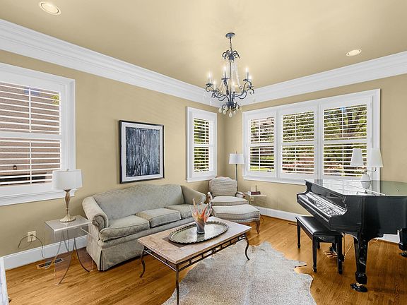 3rd image of 706 Hampden Place Cir