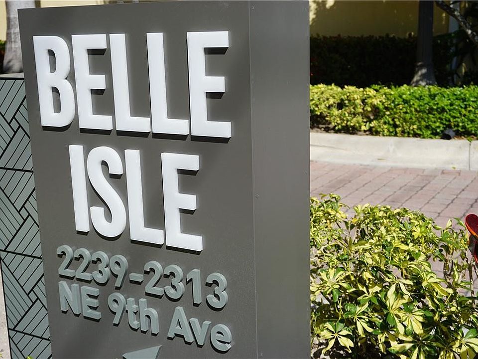 1st image of 2295 NE 9th Avenue