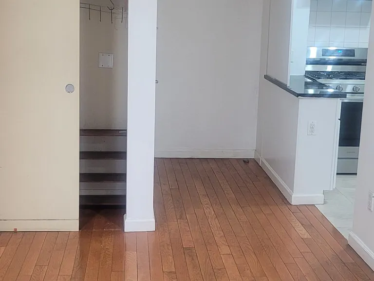766 41st St #3D — Photo 2