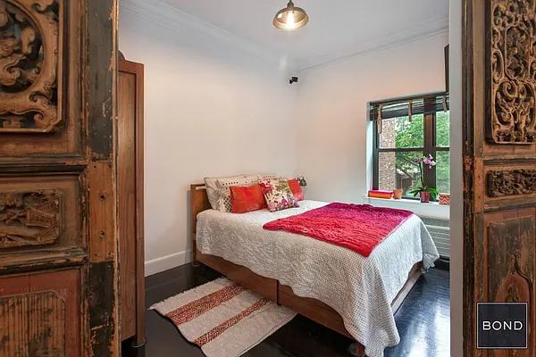 Sold by Bond New York | media 12