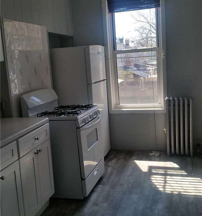 1st image of 7114 Myrtle Ave #2