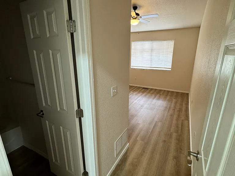 2262 Golden Gate Grv — Photo 7