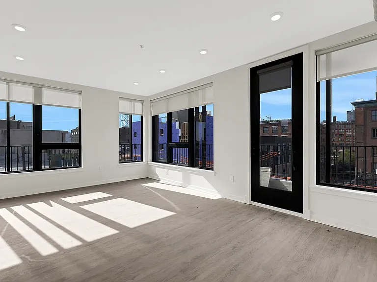 502 N 13th St #D45 — Photo 8