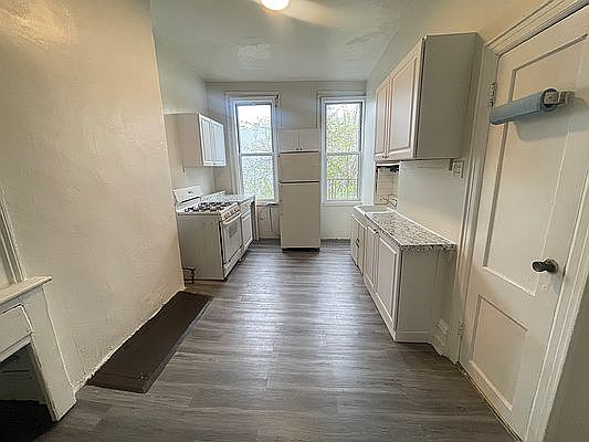 2nd image of 179 Wyckoff Ave #3L