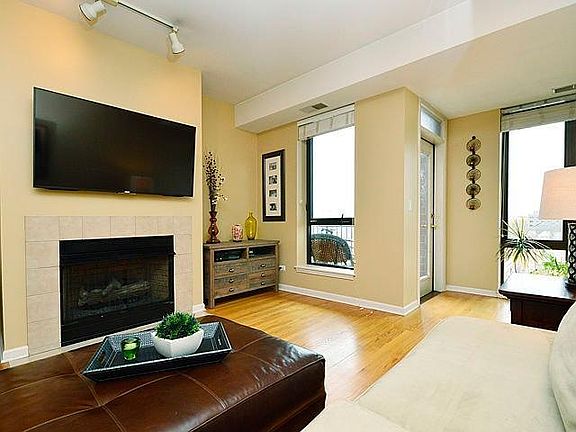5th image of 343 W Old Town Ct