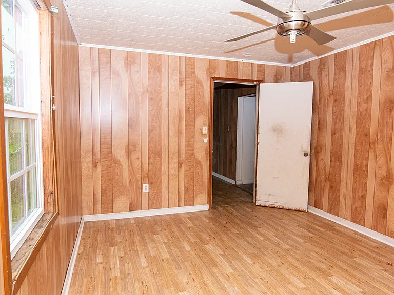 405 Johnston St — Photo 13