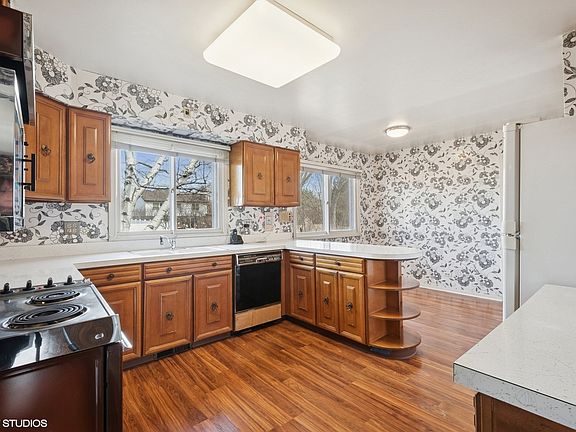 3rd image of 1924 Sunnyside Cir