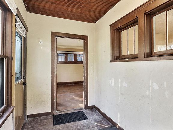 3rd image of 2627 Irving Ave N