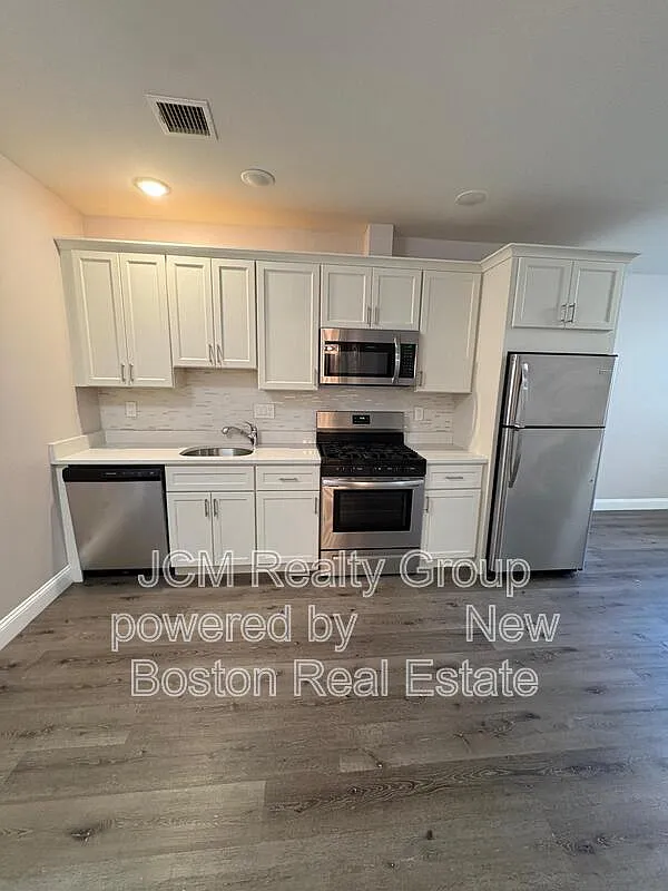 1 bed, 1.0 bath, 700 sqft, $2,050 — Photo 1