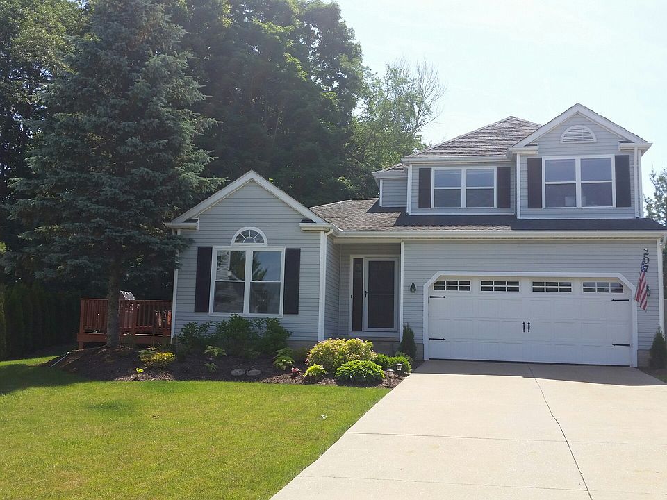 1st image of 207 Woodbridge Ln