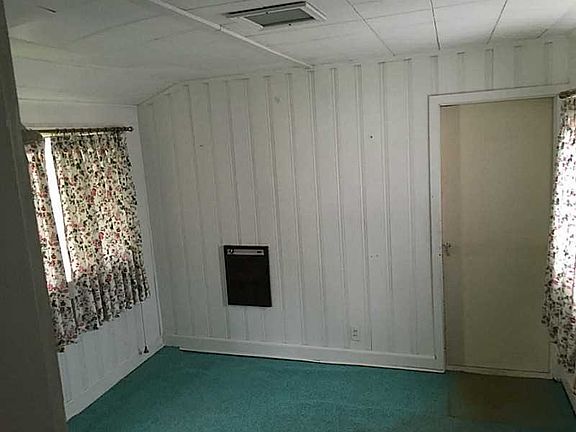 3rd image of 15 Benjamin Dr