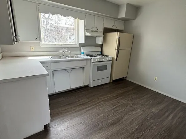 821 W 8th, 821 W 8th St APT A, Waterloo, IA 50702