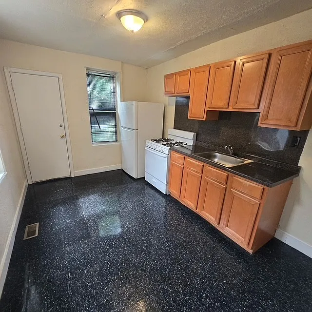 3 bed, 1284 sqft, $1,895 — Photo 4