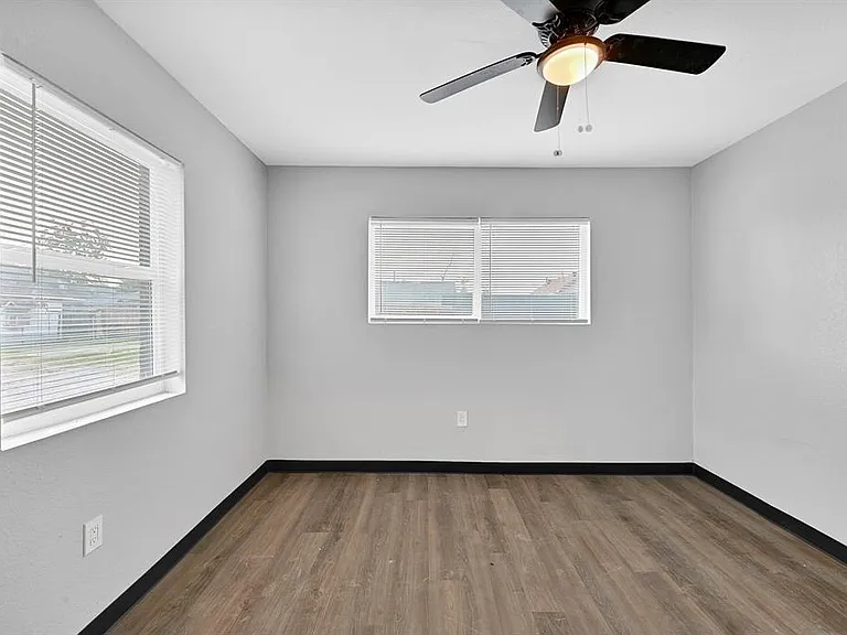 7210 Dahlia St — Photo 5