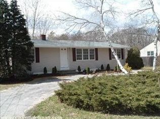 72 Lewis Rd, East Quogue, NY 11942