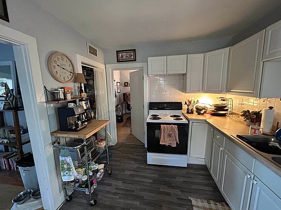 3rd image of 301 Cedar Ave