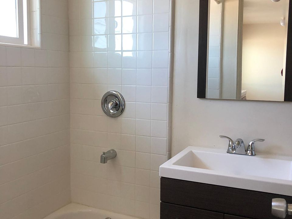 1st image of 1040 E Grand Ave #1