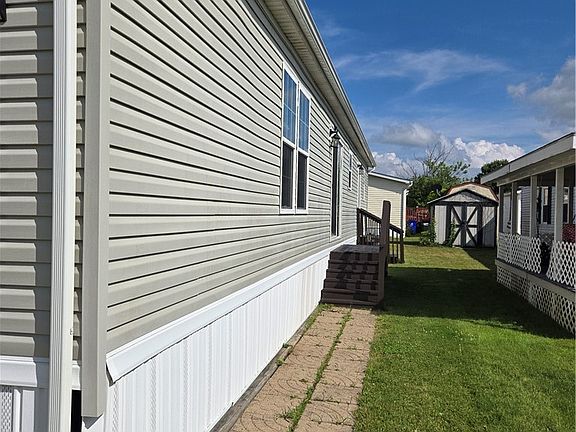 3rd image of 1409 Squire Rd