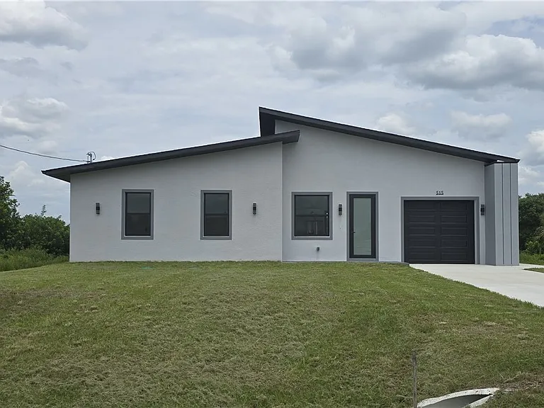 515 Croydon Ave S — Photo 1