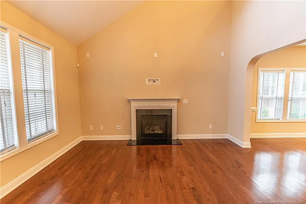 1 Fur Ct E — Photo 4