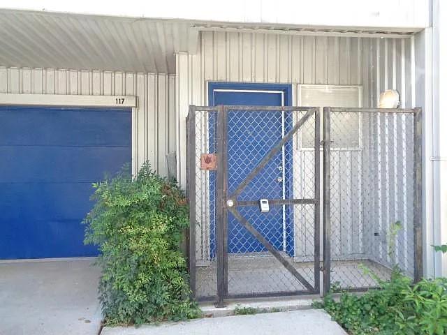 2 bed, 2.0 bath, 1985 sqft, $2,350 — Photo 2