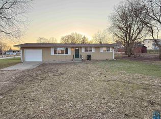 605 Pleasantview St, Cherokee, IA 51012