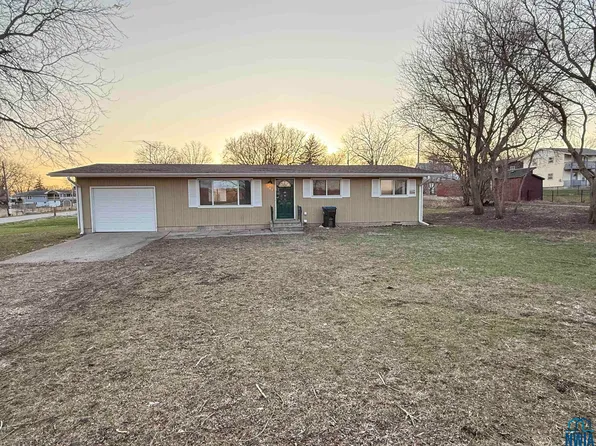 605 Pleasantview St, Cherokee, IA 51012