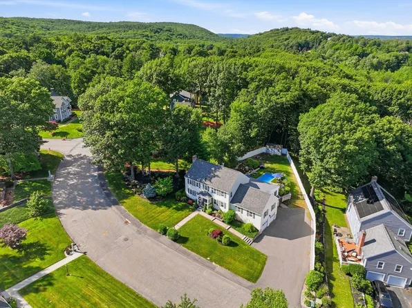 45 Constitution Dr, Leominster, MA 01453