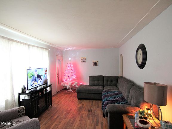 5th image of 2287 Oak Park Dr