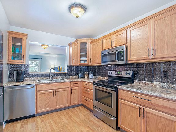 3rd image of 3934 Courtyard Pl SE