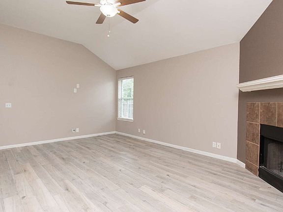 4th image of 18913 Leigh Ln