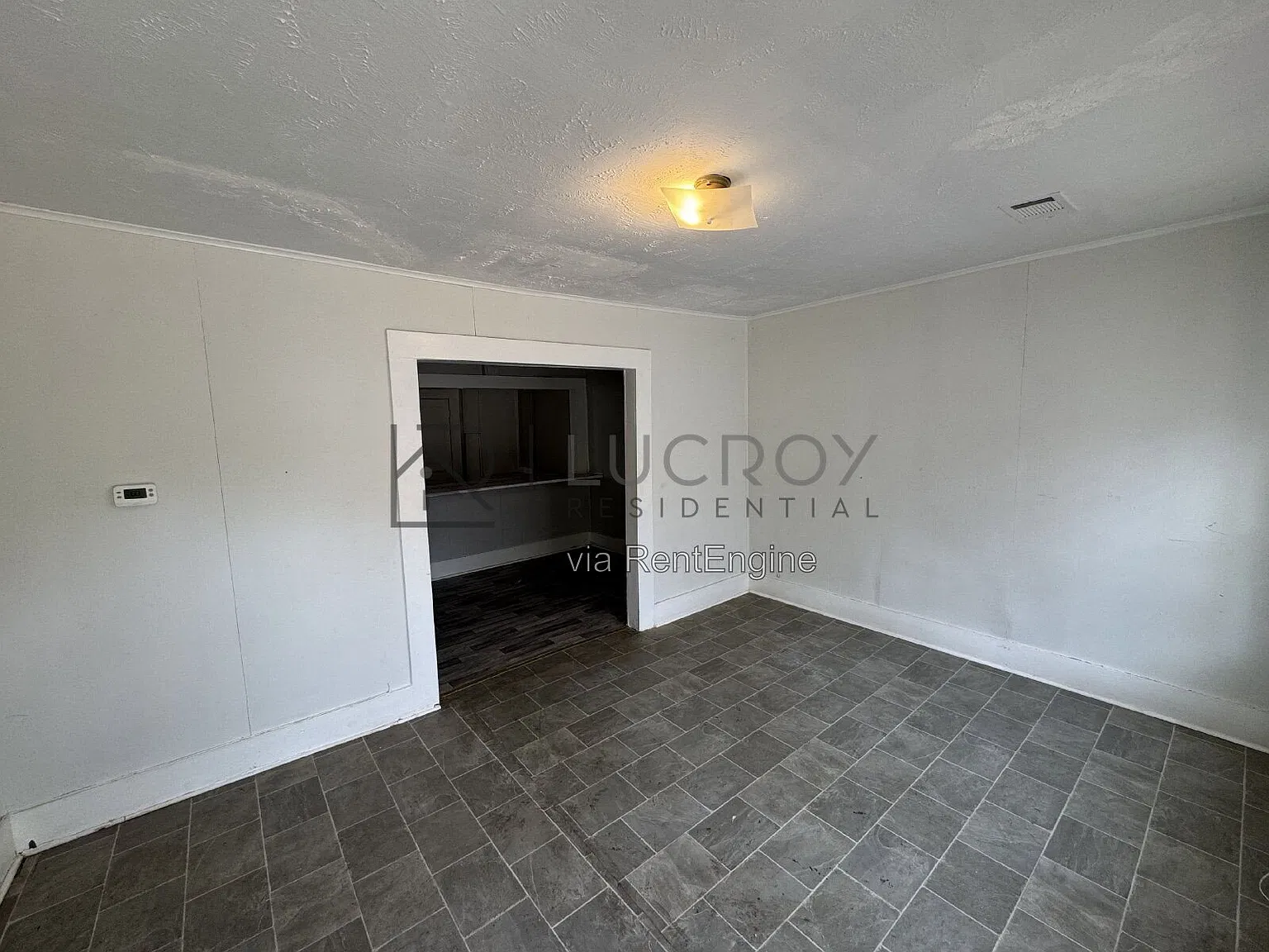 4 bed, 1.0 bath, 1241 sqft, $1,100 — Photo 2