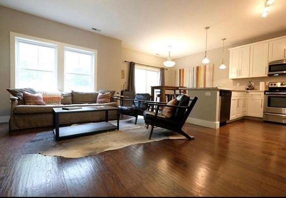 5th image of 4326 N Cypress Ln