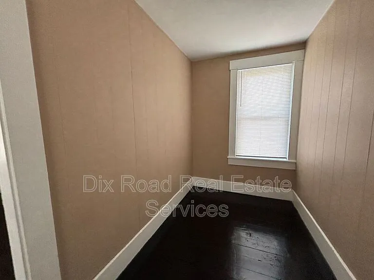 123 N Miami St — Photo 19
