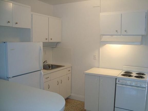 3rd image of 33 Salamanca Ave APT 1
