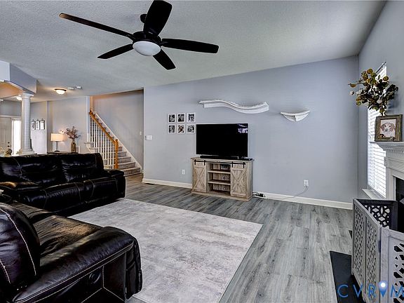3rd image of 8436 Ashington Way