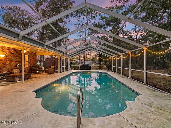 5th image of 618 NW EMERALD LAKES Drive