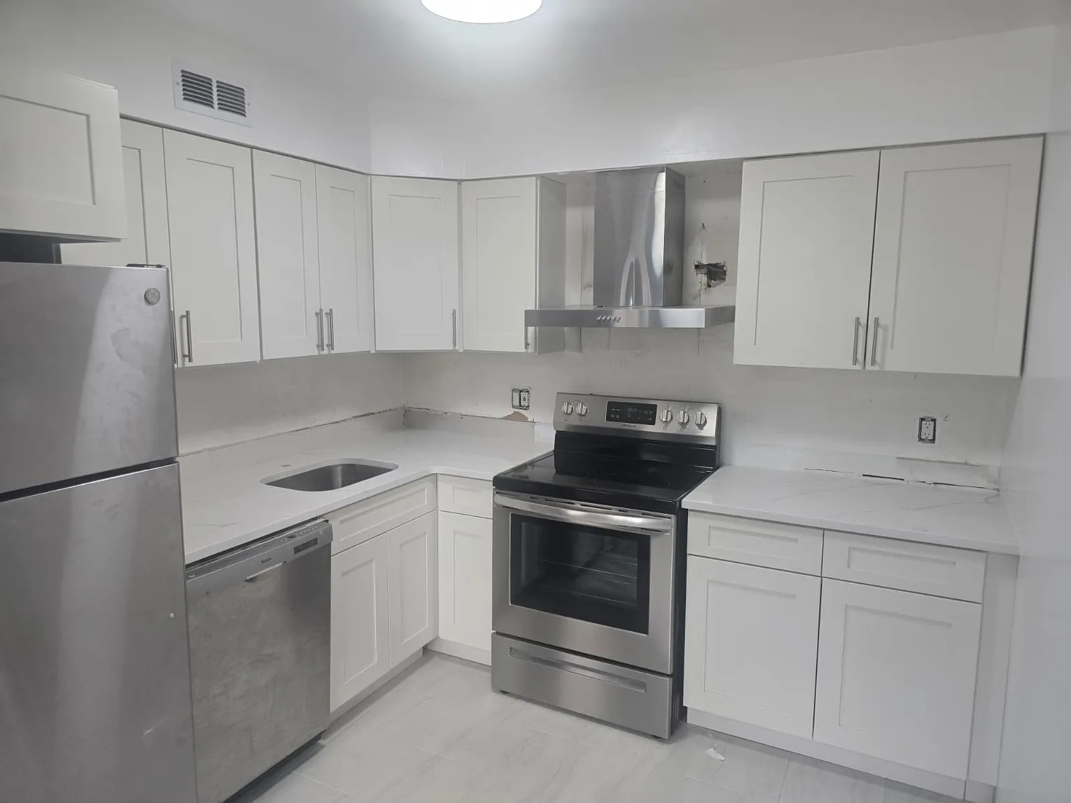 2 bed, 1000 sqft, $2,300 — Photo 1