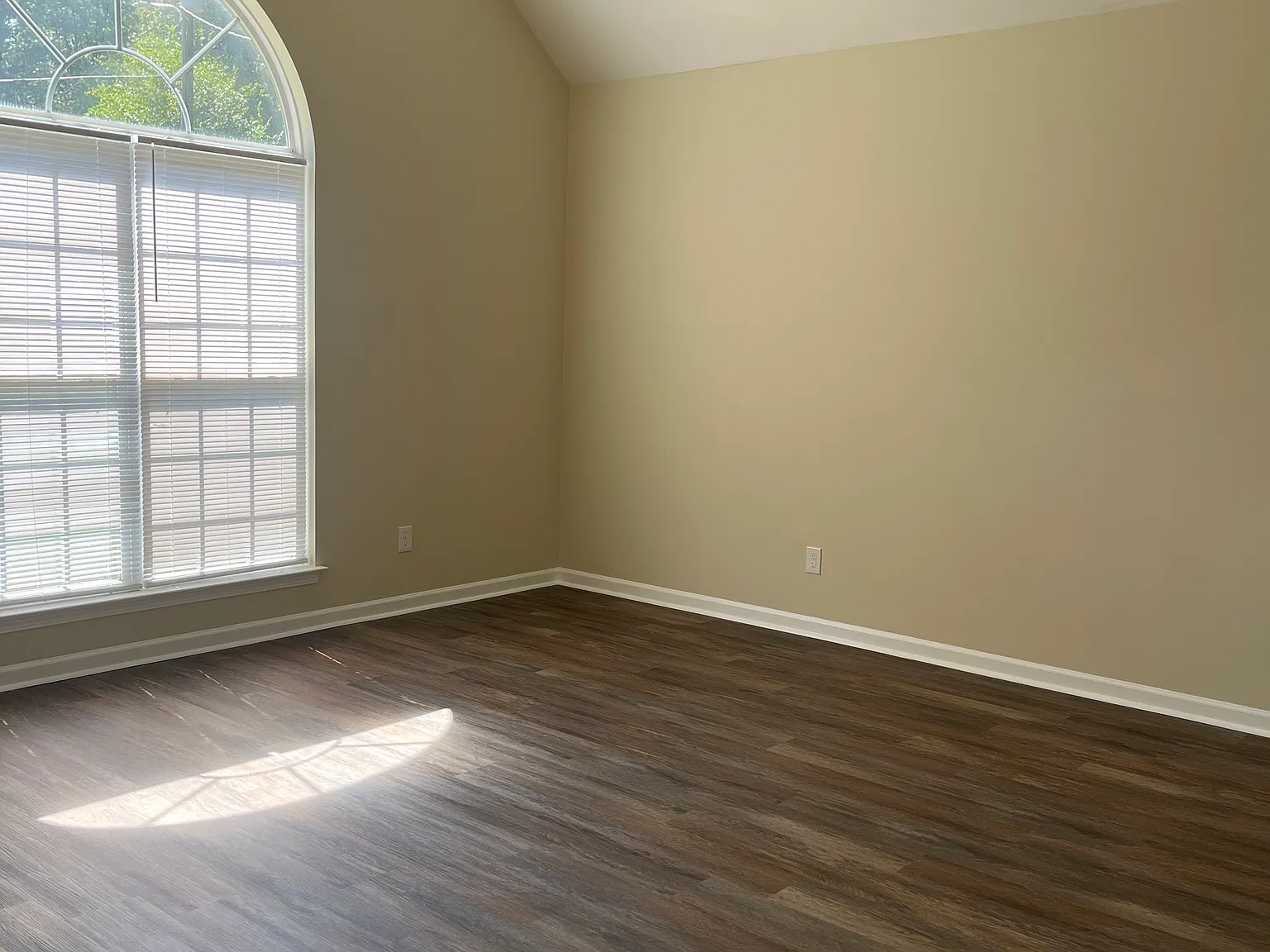 3 bed, 1468 sqft, $2,500 — Photo 4