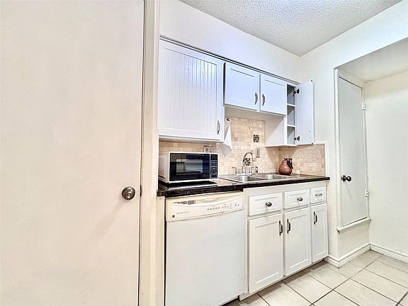 4th image of 7407 Shadow Hill Dr