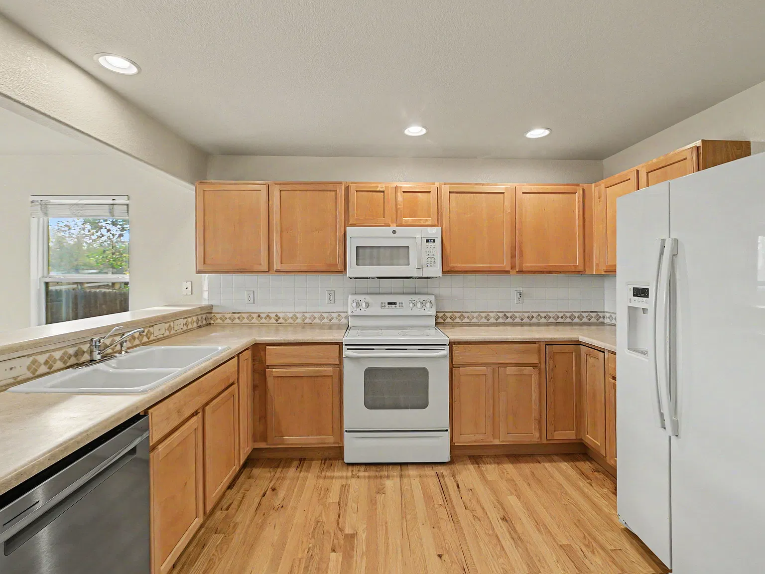 3 bed, 2.5 bath, 1537 sqft, $2,495 — Photo 4