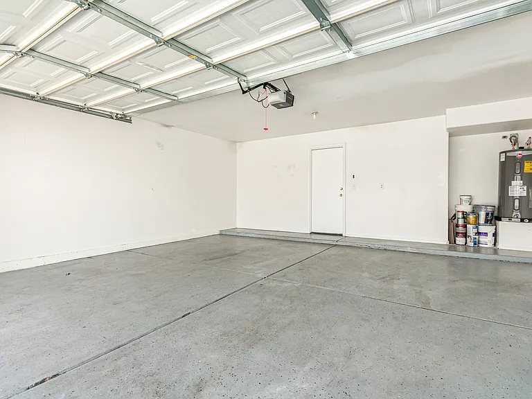 3223 E Poinsettia Dr — Photo 32