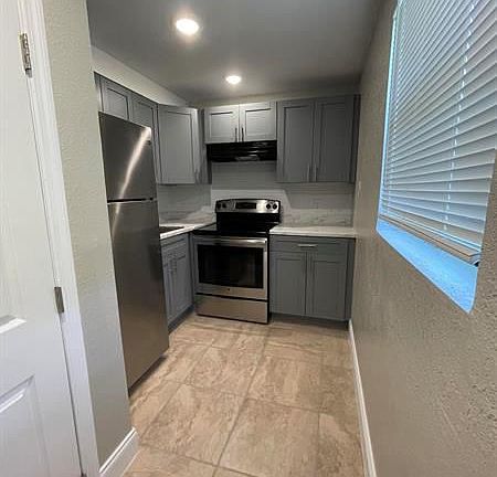 4th image of 2513 Avenue L