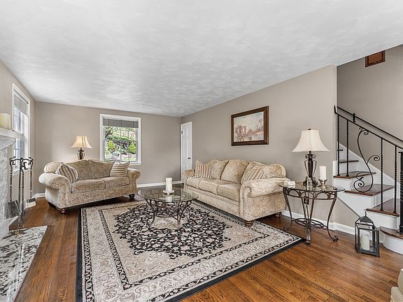 4th image of 50 Altadena Dr