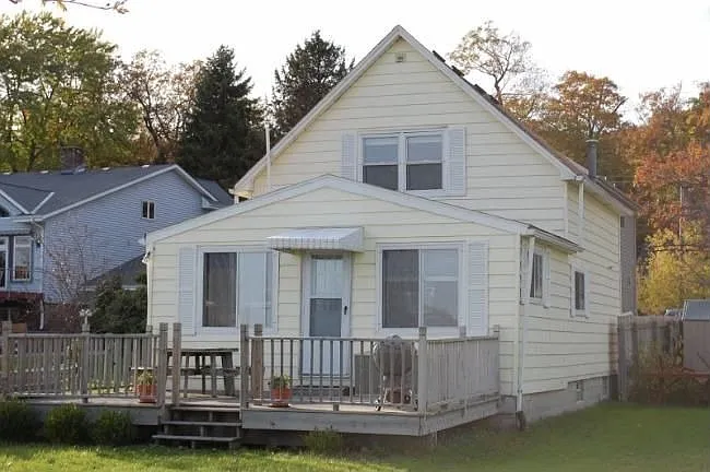 W304N2516 Maple Ave photo 1