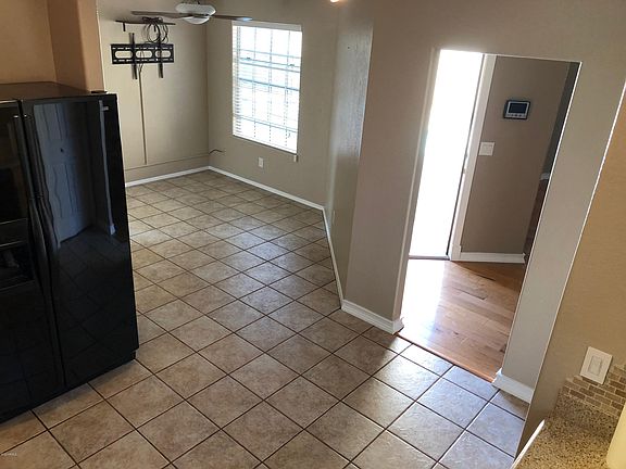 3rd image of 11801 N 113th Way